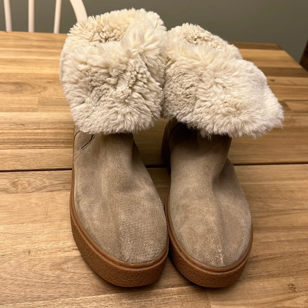 J SLIDES boots